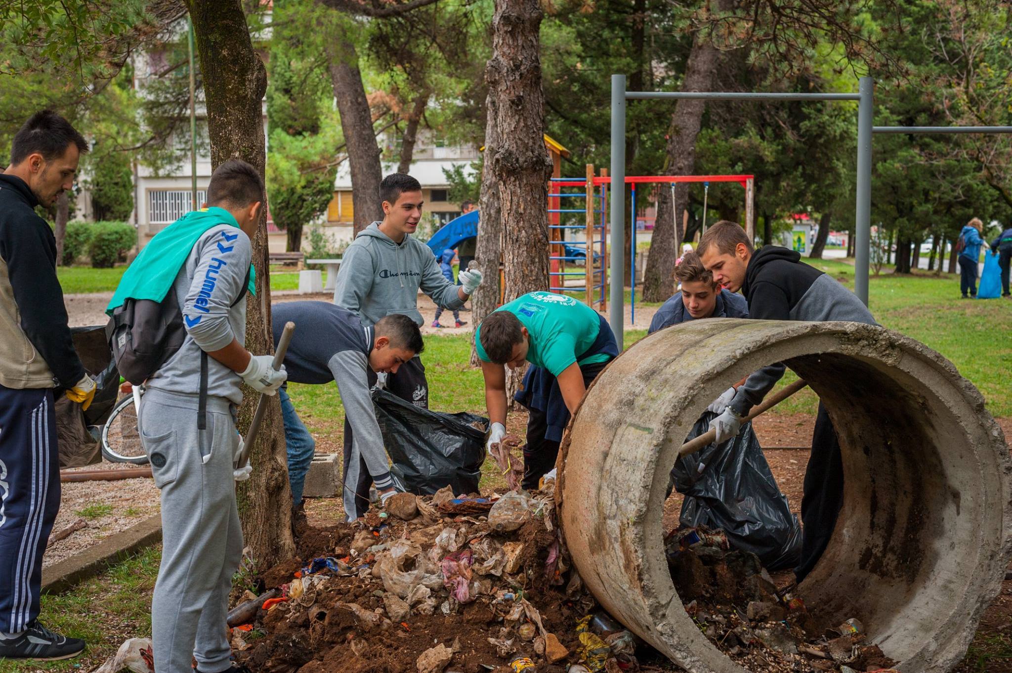 Hardworking, kids, volunteers 